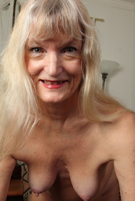 Linda Jones nude galleries
