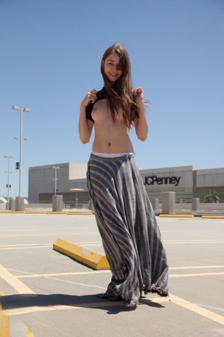 Willow Hayes naked pictures